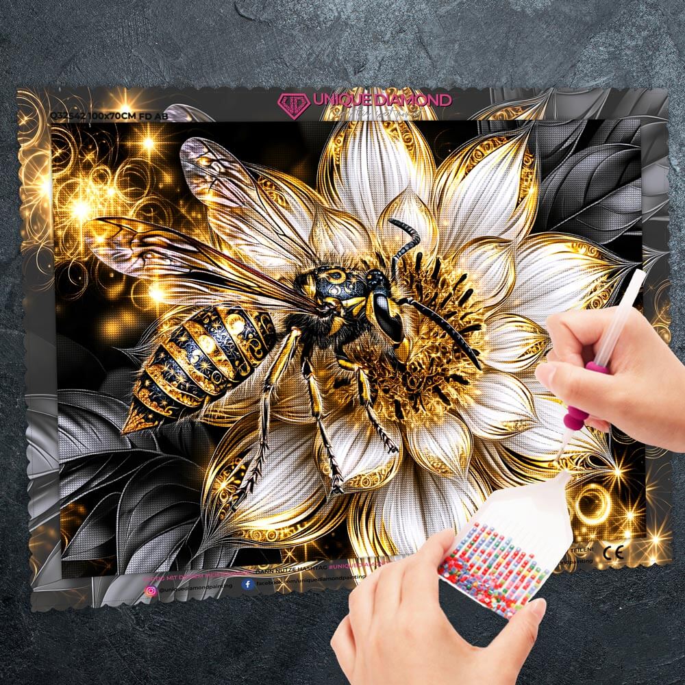 5D Diamond Painting – Biene im Blütengold
