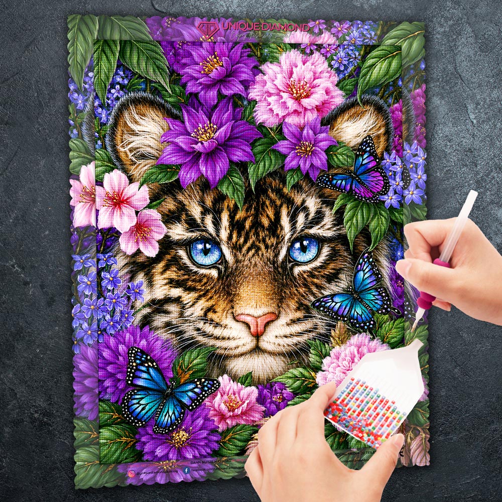 5D Diamond Painting – Blütenzauber des Tigerblicks