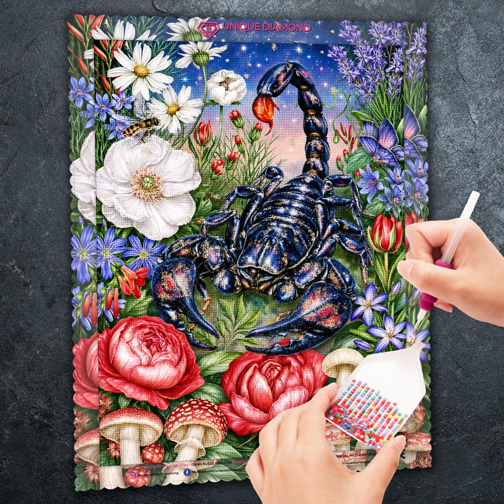 5D Diamond Painting – Mystischer Skorpion im Blütenreich