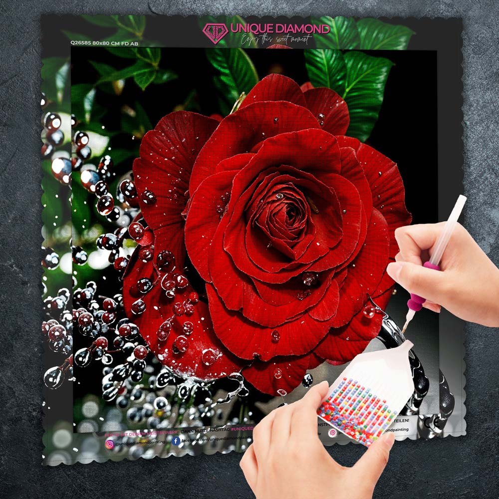 5D Diamond Painting – Rote Rose mit Wasserspritzer Unique-Diamond