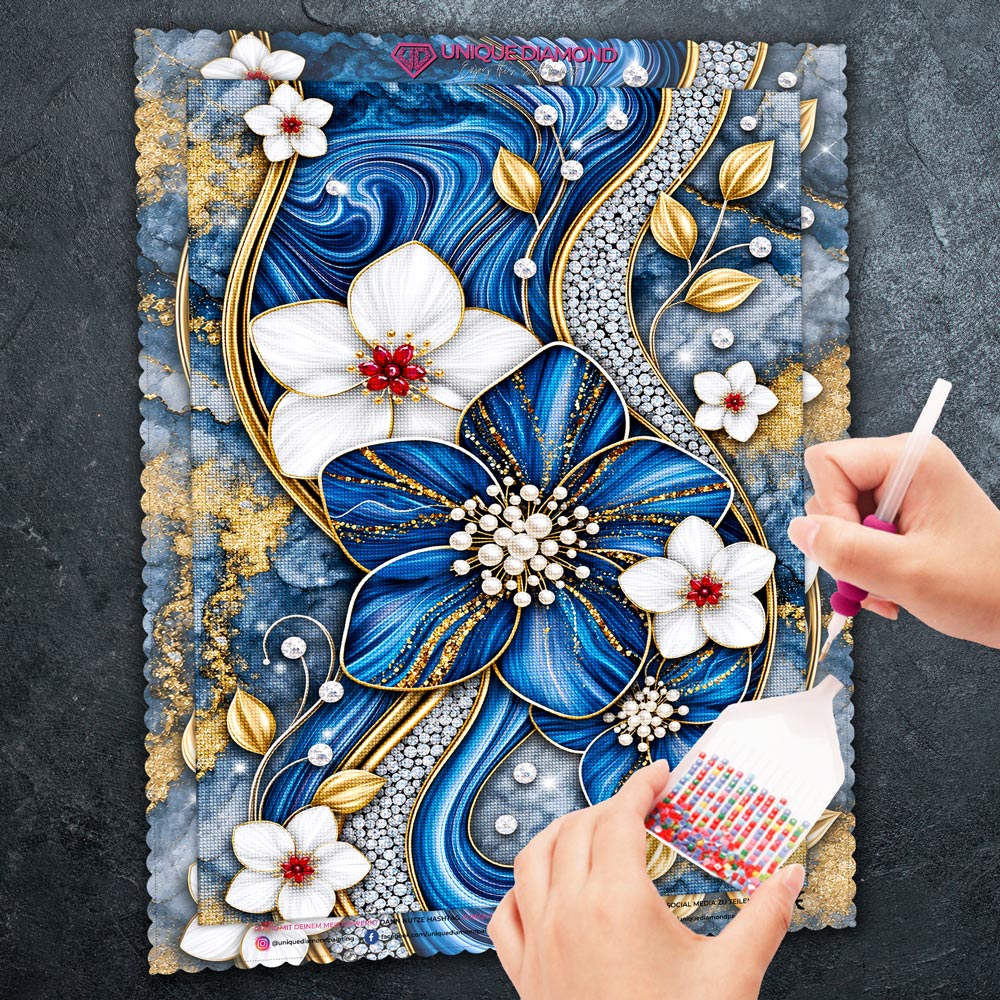 5D Diamond Painting – Saphirblüten im Goldglanz