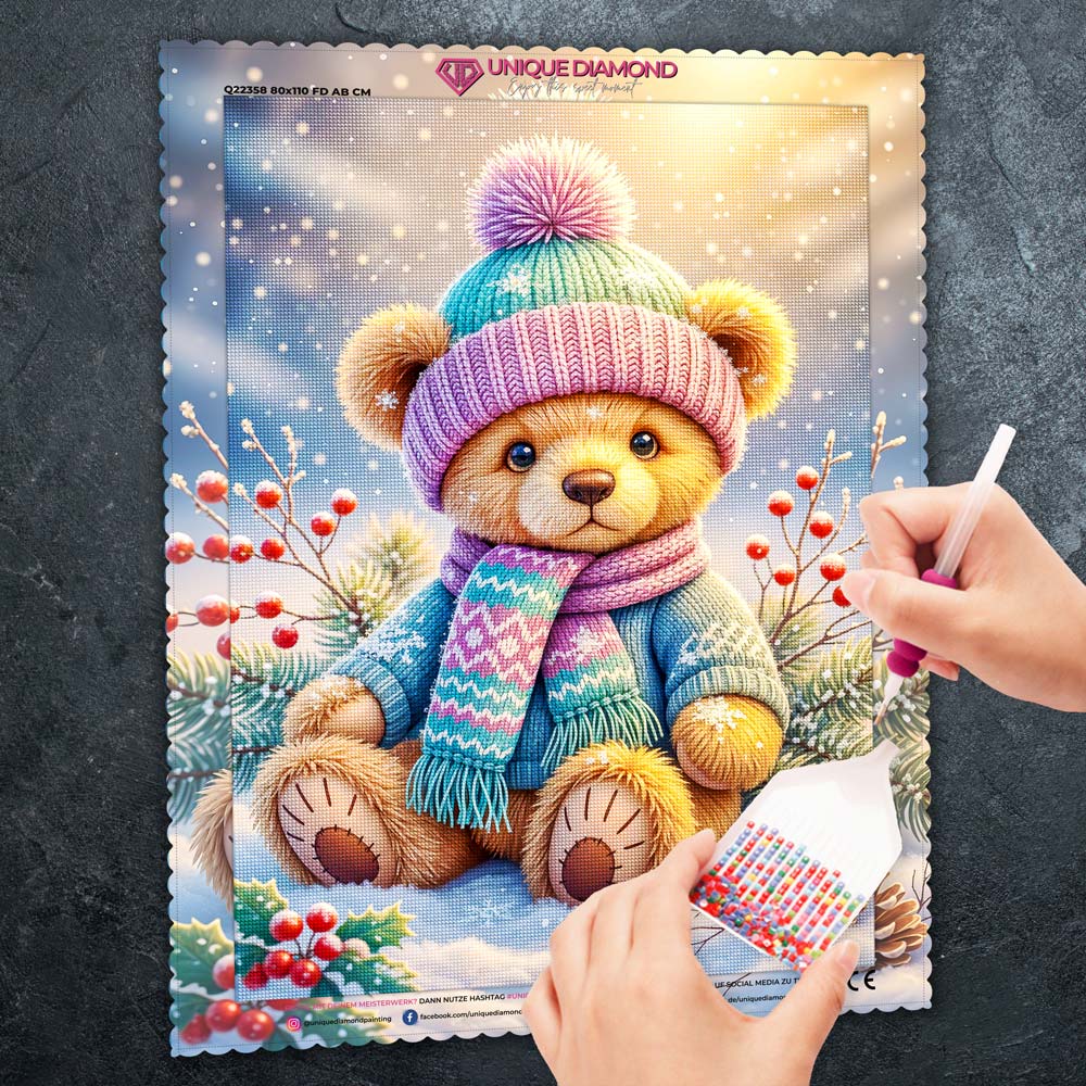 5D Diamond Painting – Winterbär Emil im Schneegarten Unique-Diamond